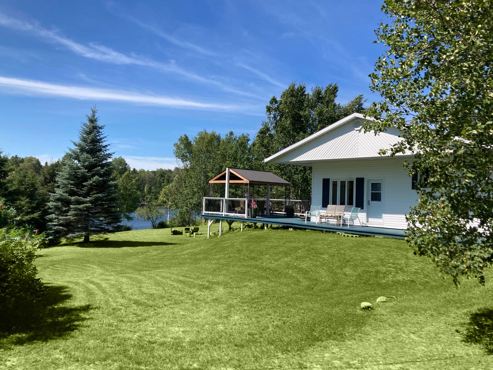 Le chalet vu de côté